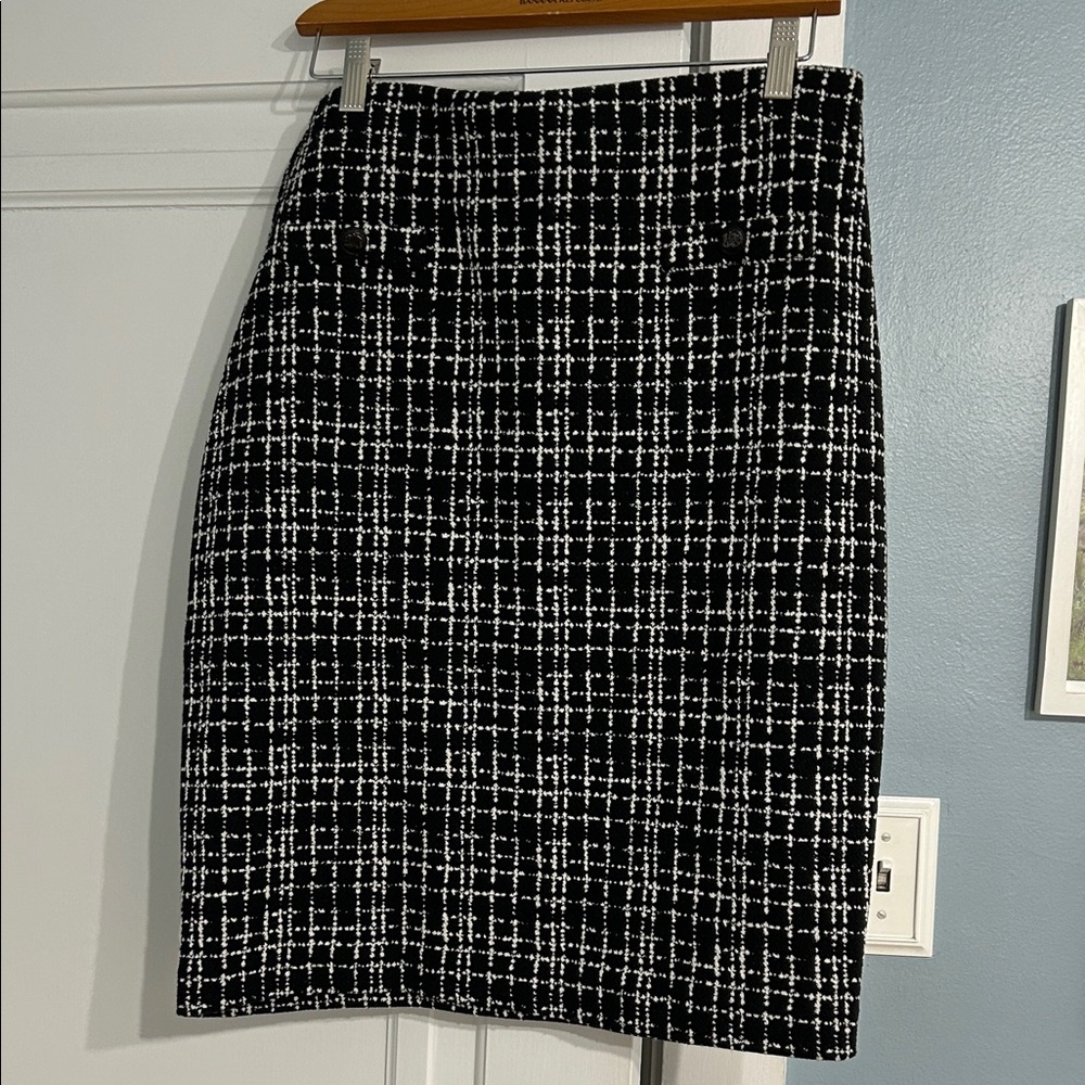 Joseph Ribkoff  pencil skirt pull on in EUC .